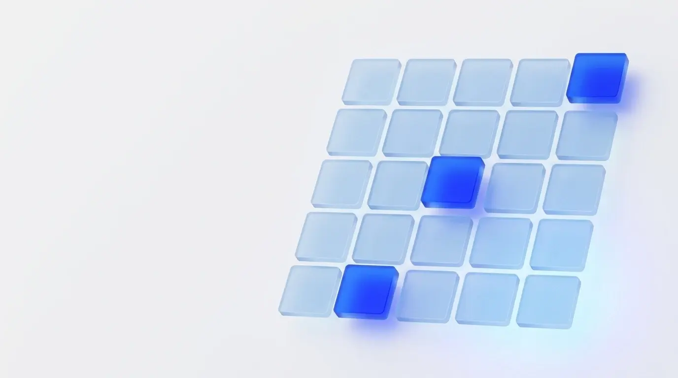 Matriz de celdas de cristal con tres celdas azules intensas que sobresalen, desviaciones detectadas en una evaluación